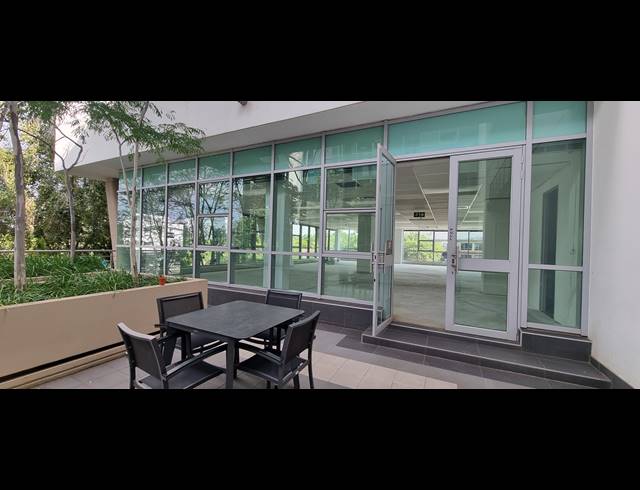 645M² OFFICE TO LET IN MAGALIESSIG